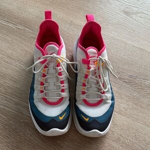 Women’s Nike Air Max Axis